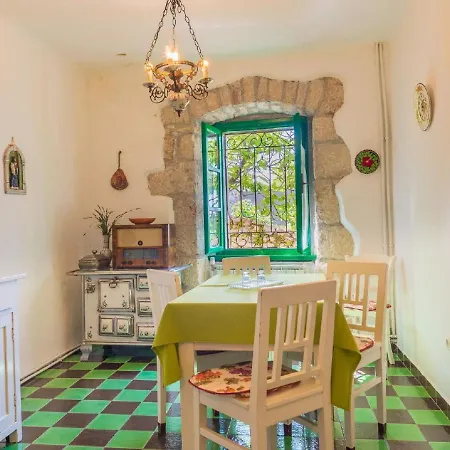 Villa In With Scenic Terrace *