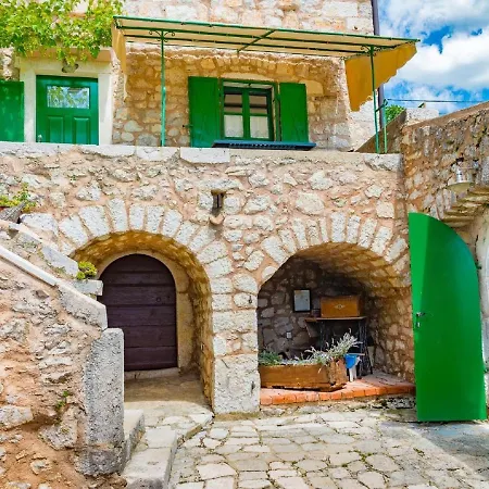 In With Scenic Terrace