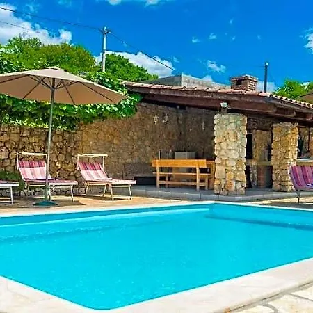 Vila In With Scenic Terrace *