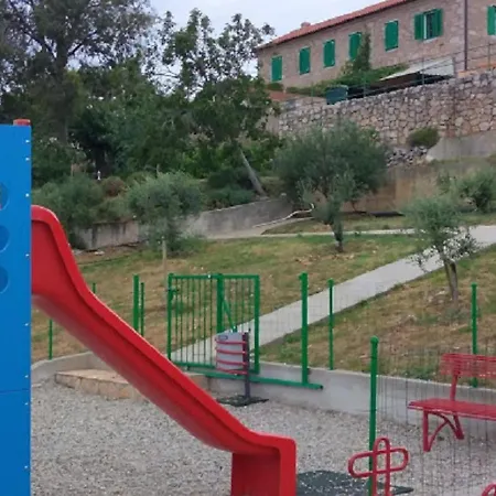 In With Scenic Terrace